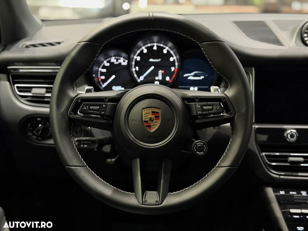 Porsche Macan T - 32