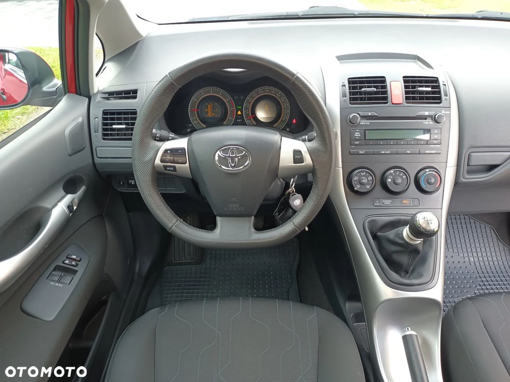 Toyota Auris - 11