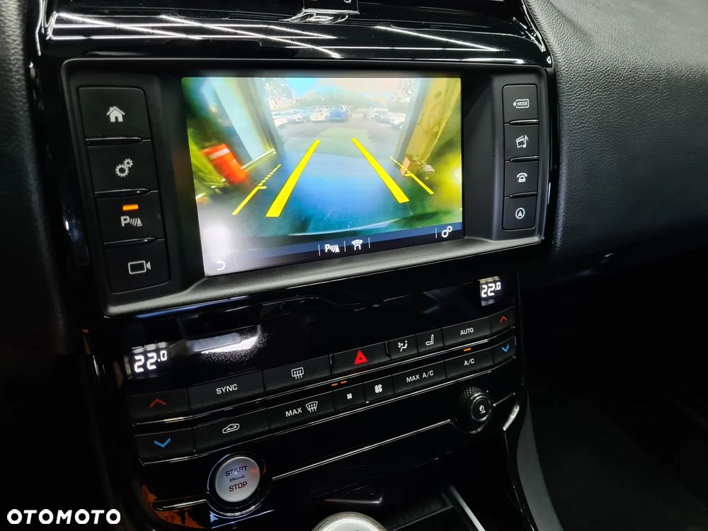 Jaguar XE 2.0 D Prestige - 10