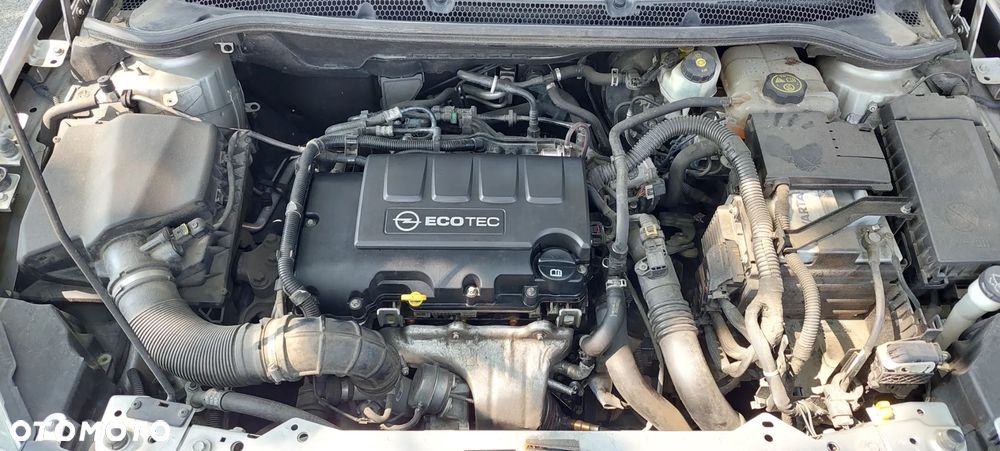 Opel Astra 1.4 T Cosmo - 13