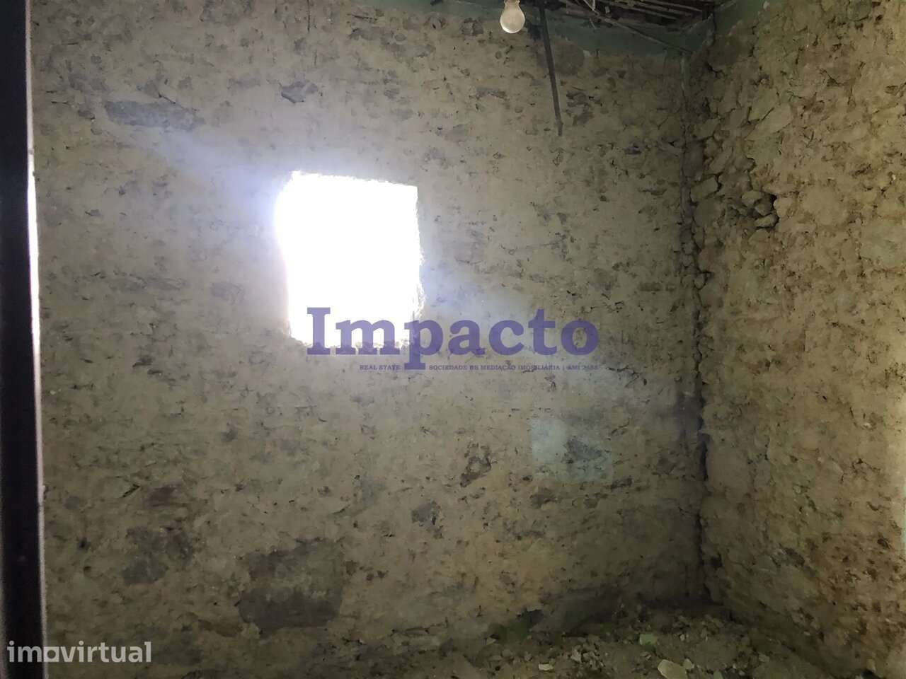 Moradia T1 para restaurar em Cucujães, Oliveira de Azeméis - Grande imagem: 5/10