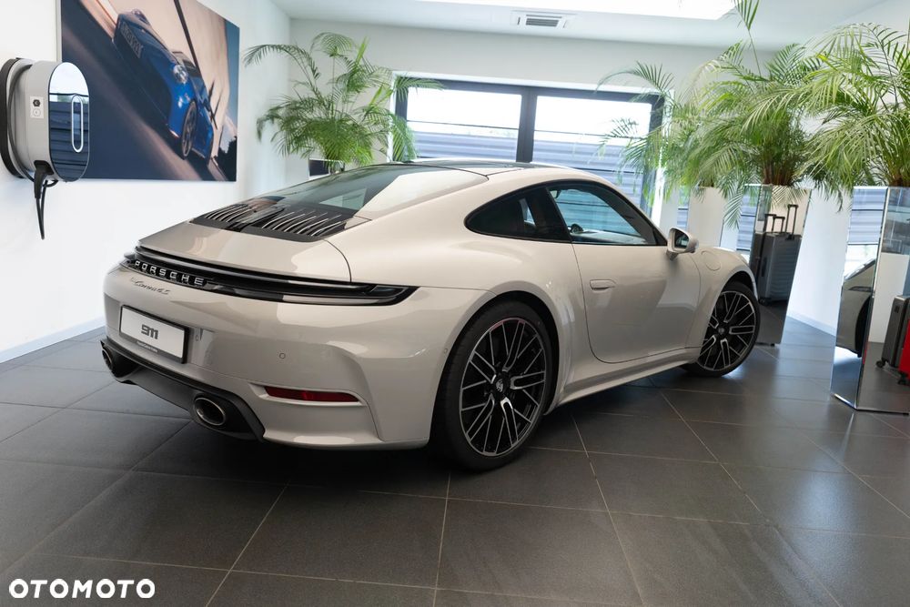 Porsche 911 Carrera 4S - 35