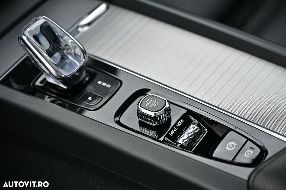 Volvo XC 60 B4 MHEV AT8 AWD Inscription - 25