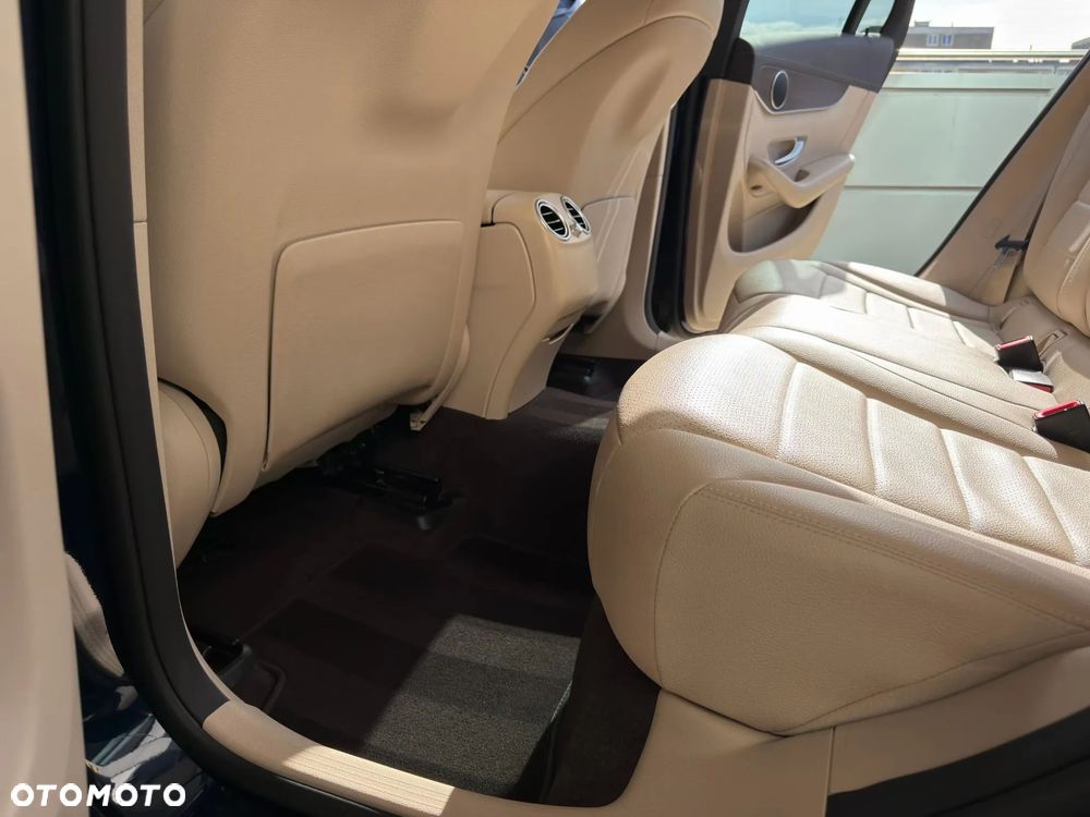 Mercedes-Benz GLC - 36
