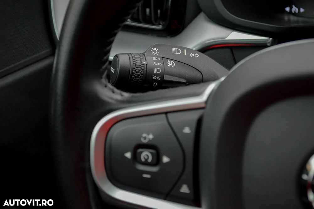 Volvo XC 60 T6 AWD Recharge Geartronic Inscription - 32