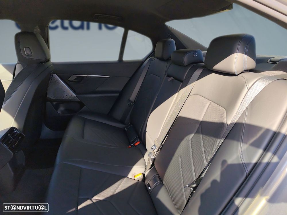 BMW 530 e Pack Desportivo M - 14