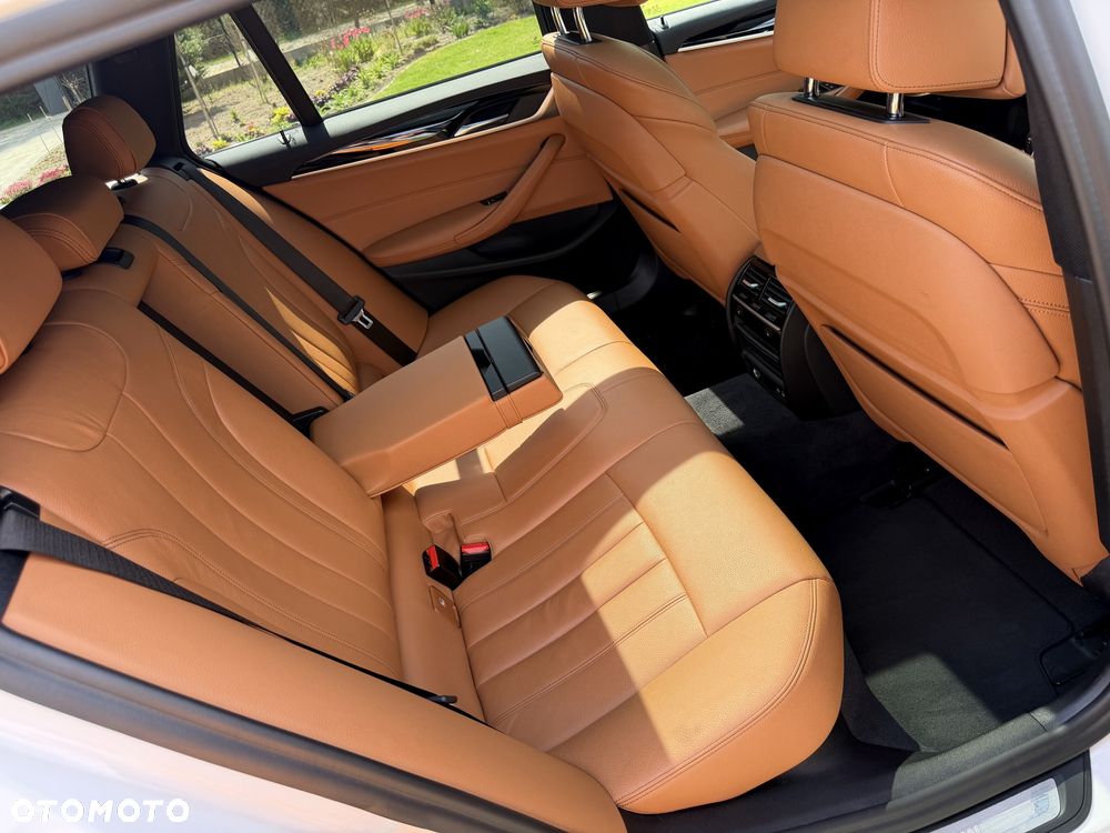 BMW Seria 5 520d Sport Line - 34