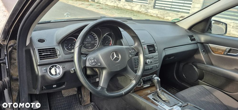 Mercedes-Benz Klasa C 180 CGI Automatik BlueEFFICIENCY - 9
