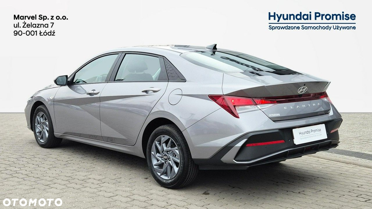 Hyundai Elantra - 3