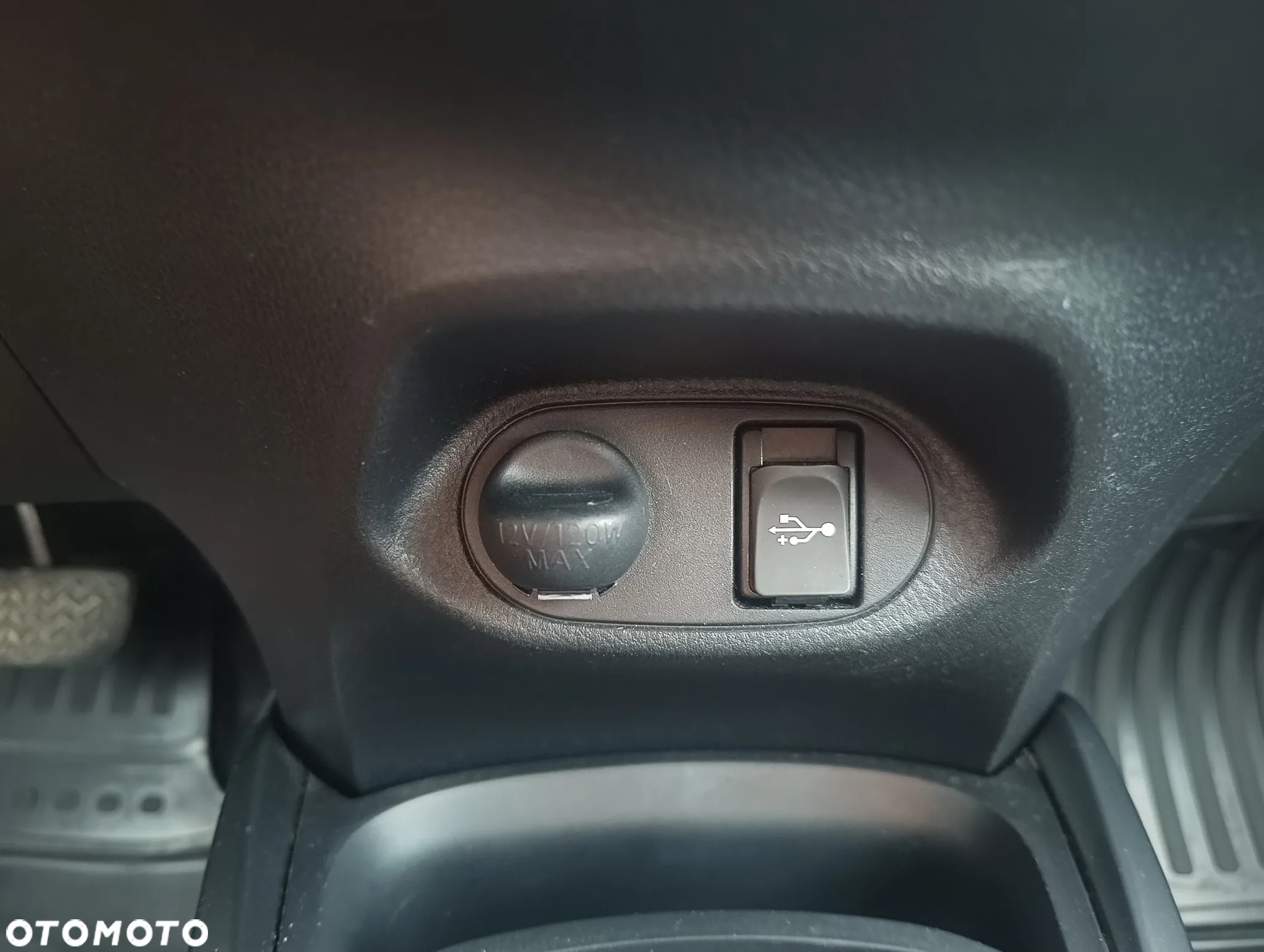 Toyota Yaris Hybrid 100 Premium - 29