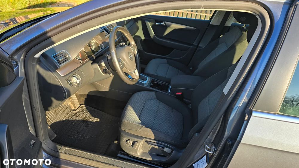 Volkswagen Passat Variant 2.0 TDI DSG BlueMotion Technology Business Edition - 24