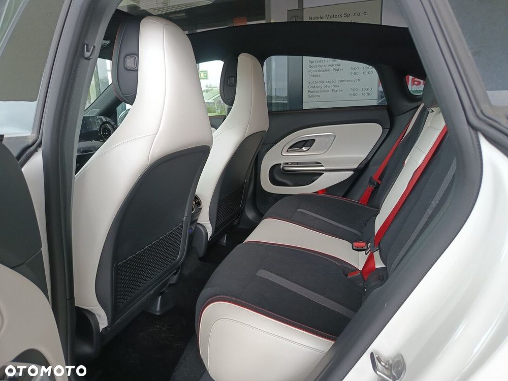 Mercedes-Benz CLA - 24