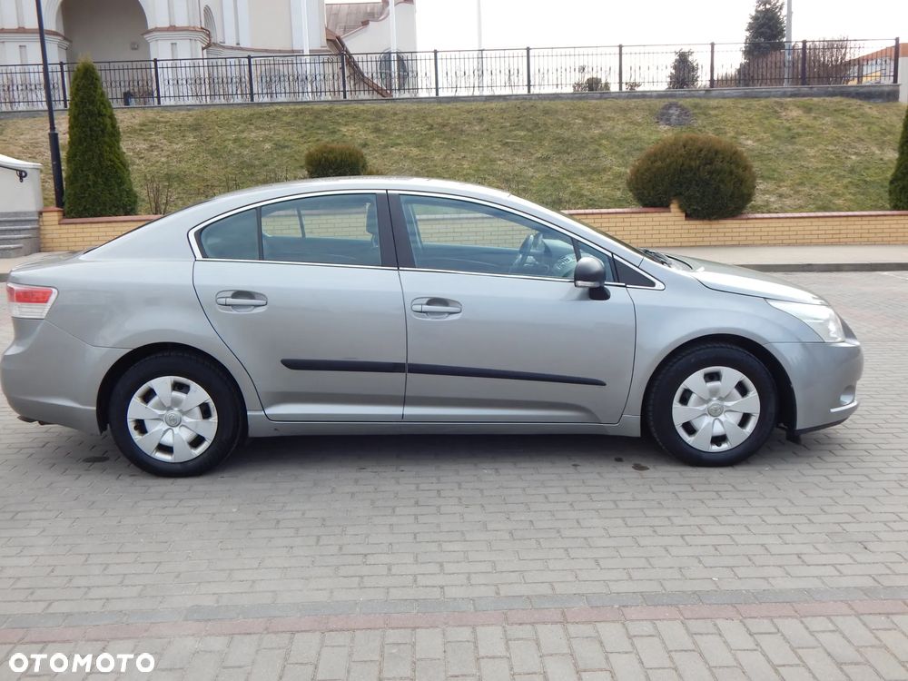 Toyota Avensis 1.8 Life - 10