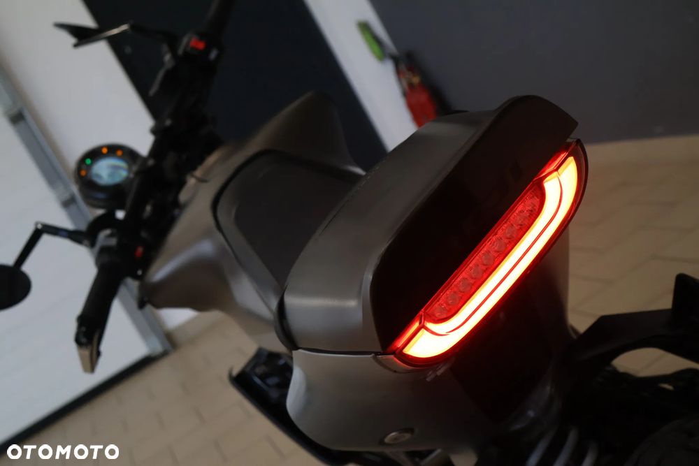 Husqvarna Svartpilen - 8