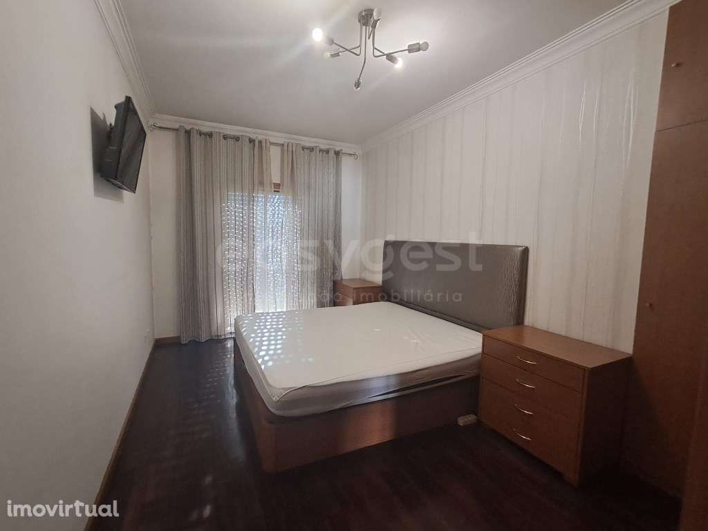 Apartamento T2 com Áreas Generosas, Elevador, Garagem, Box e Arreca... - Grande imagem: 3/22