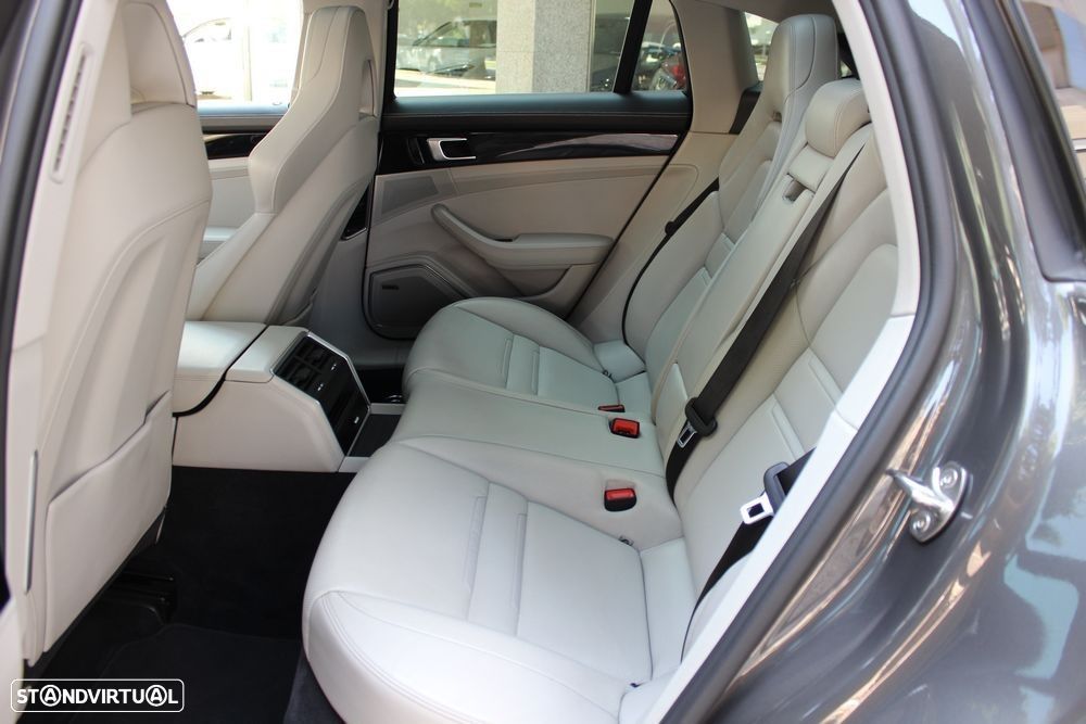 Porsche Panamera Sport Turismo 4 - 27