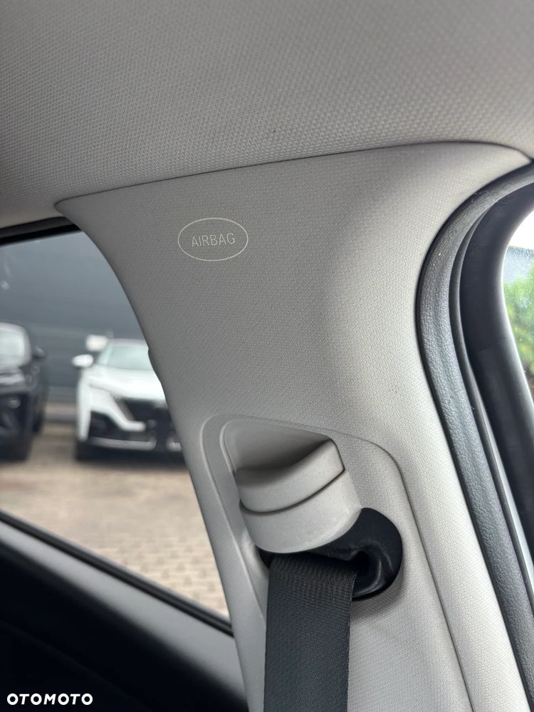 Hyundai i30 1.6 D Classic + - 25