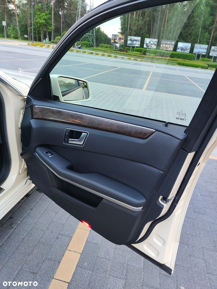Mercedes-Benz Klasa E 200 CDI DPF BlueEFFICIENCY Automatik - 26