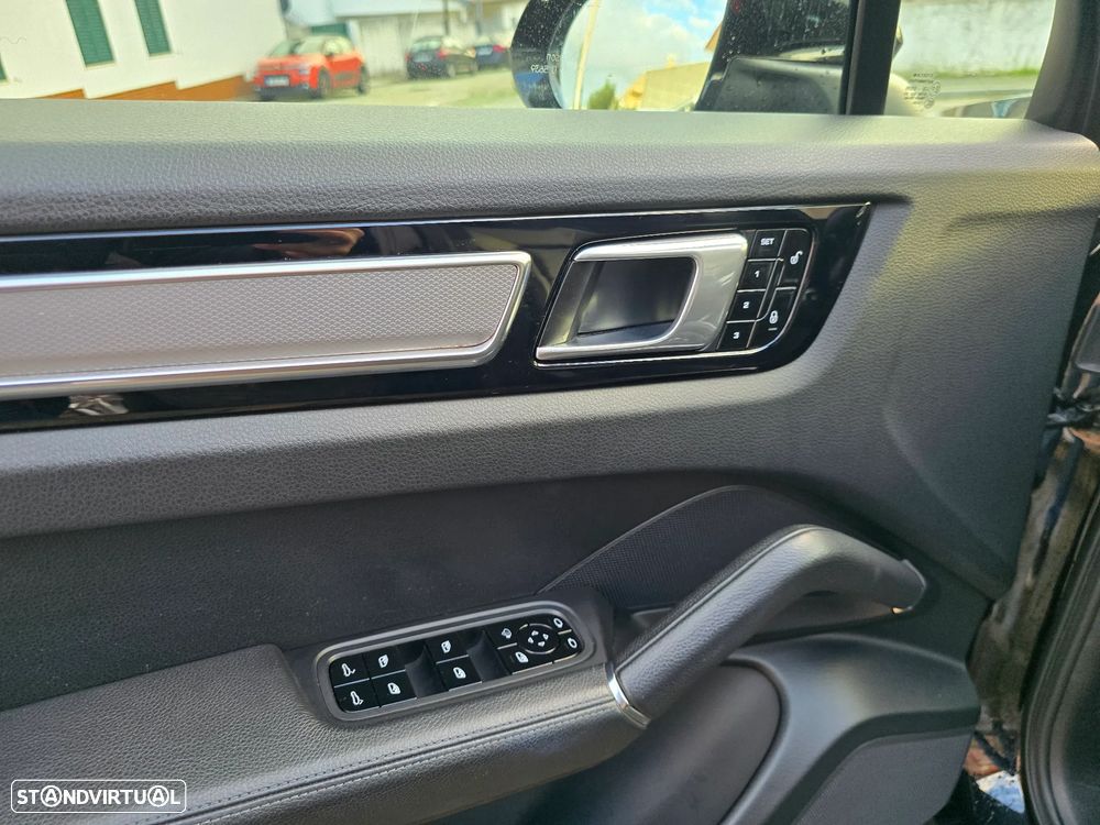 Porsche Cayenne Standard - 13