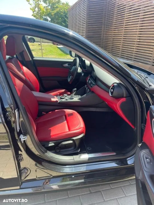 Alfa Romeo Giulia 2.0 Turbo 16V AT8 - 3