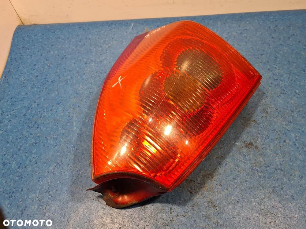 PEUGEOT 307 LAMPA TYŁ PRAWA ZEWNĘTRZNA - 4