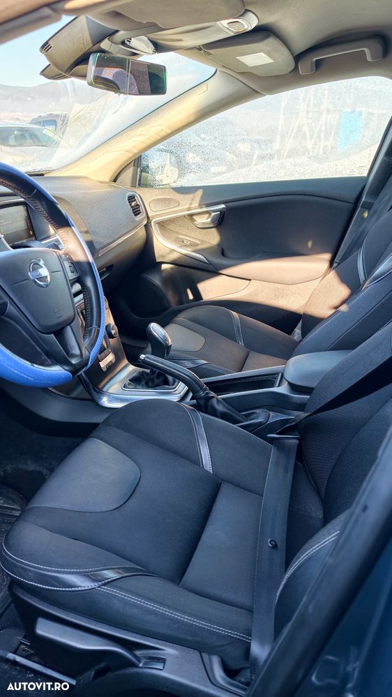 Volvo V40 D2 - 10