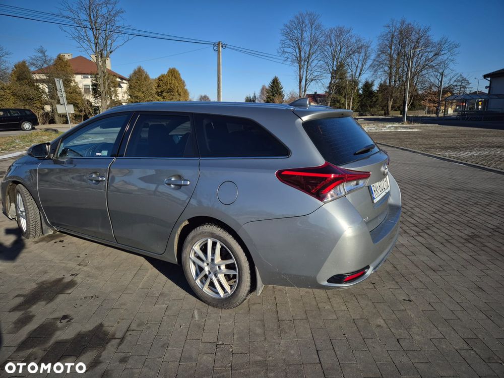 Toyota Auris 1.6 Premium Comfort - 6
