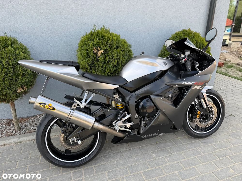 Yamaha R1 - 4