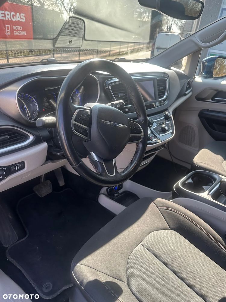 Chrysler Pacifica - 11