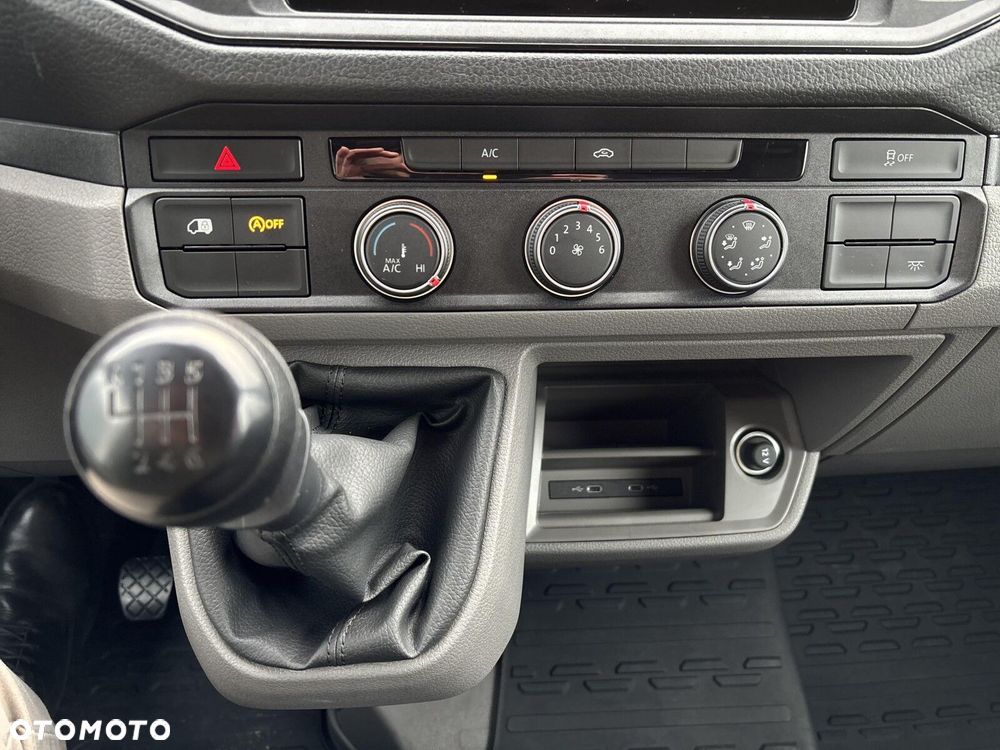 Volkswagen Crafter Furgon 4490 - 19