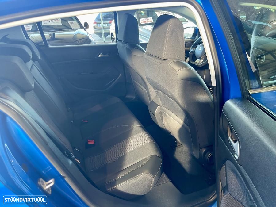 Peugeot 308 1.2 PureTech Allure Pack EAT8 - 27