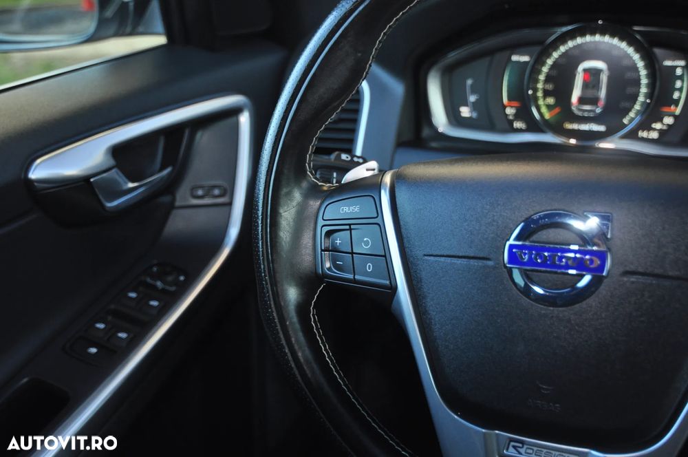 Volvo XC 60 D5 AWD Geartronic Momentum - 20