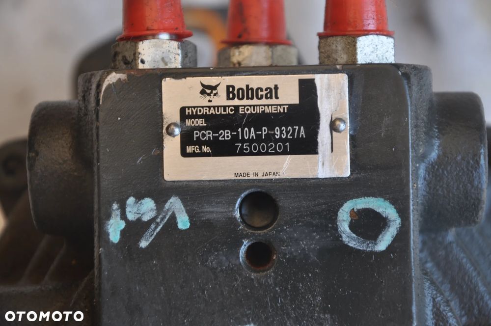 Reduktor silnik obrotu Bobcat E26 - 3