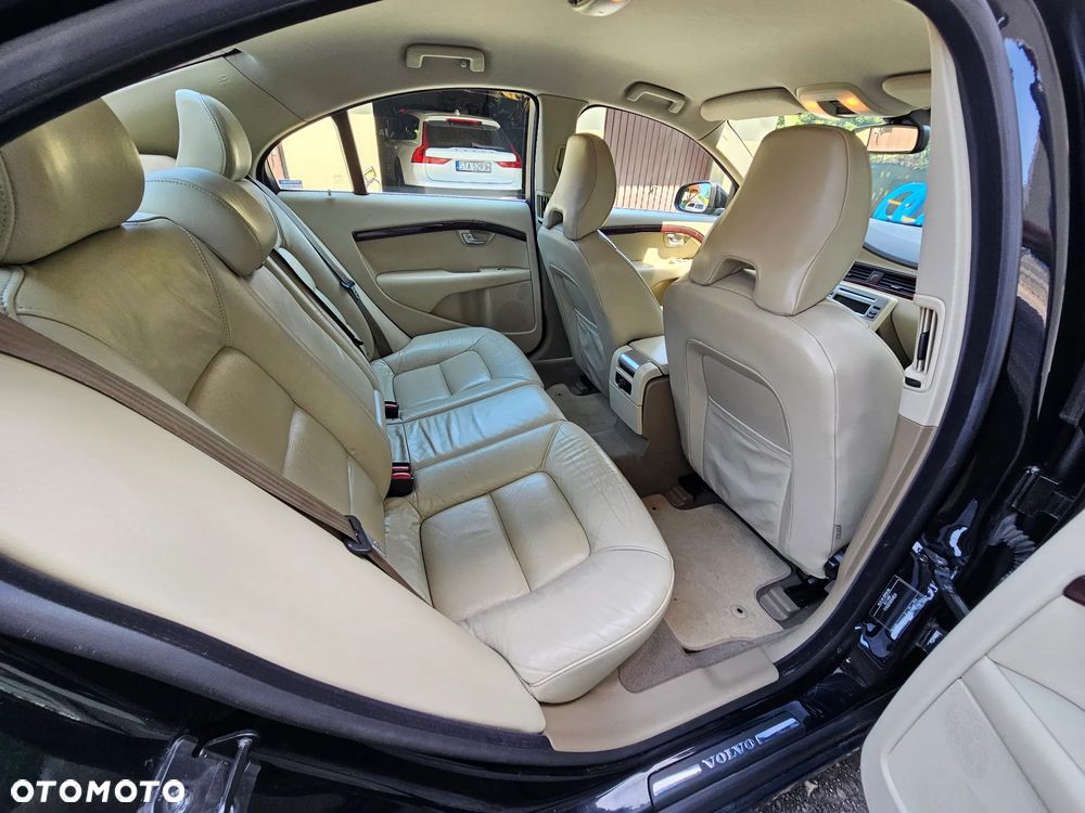 Volvo S80 4.4 V8 Momentum - 24