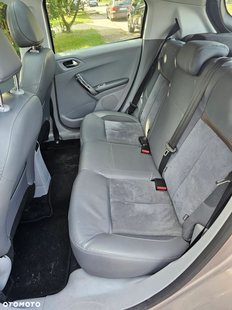 Peugeot 208 - 9