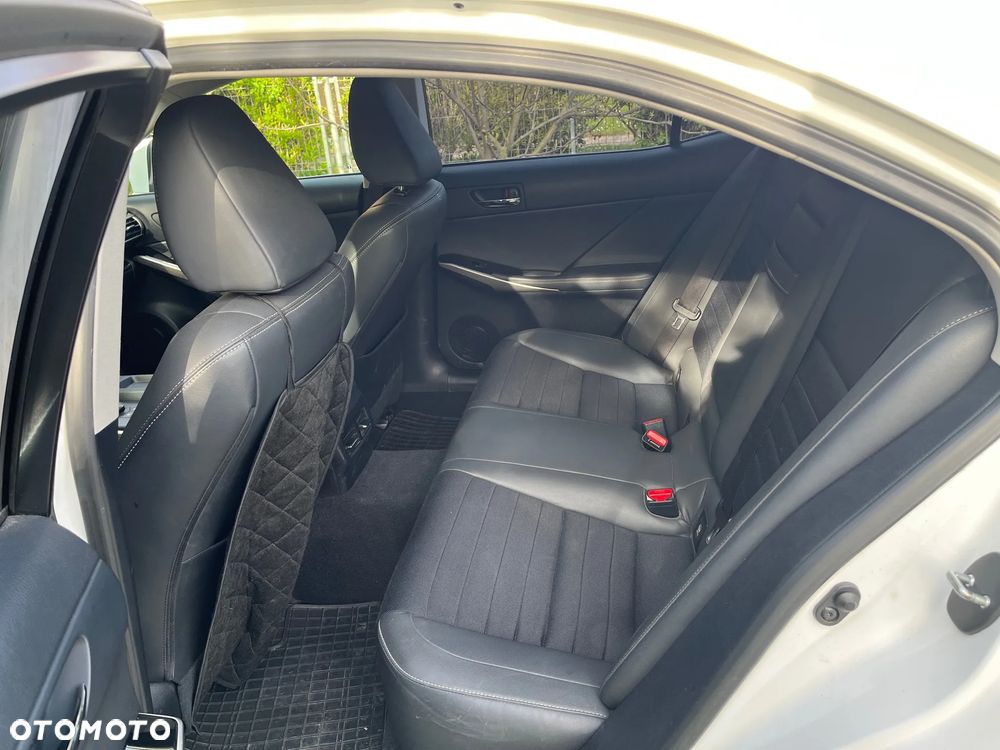 Lexus IS 300h Elite - 8
