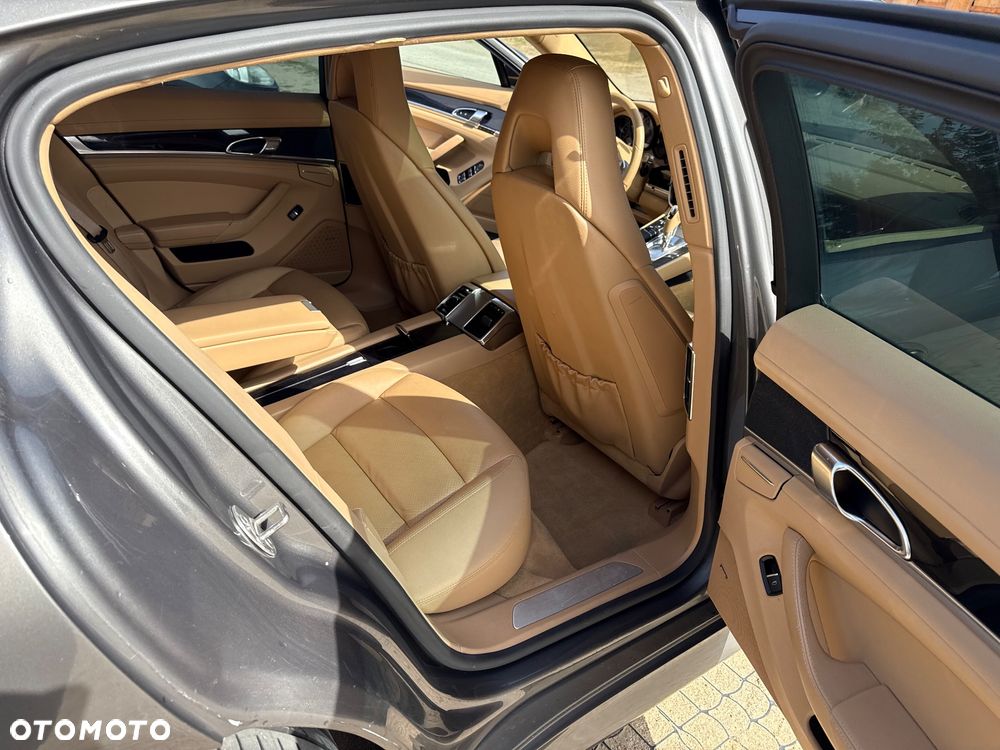 Porsche Panamera 4 PDK - 15