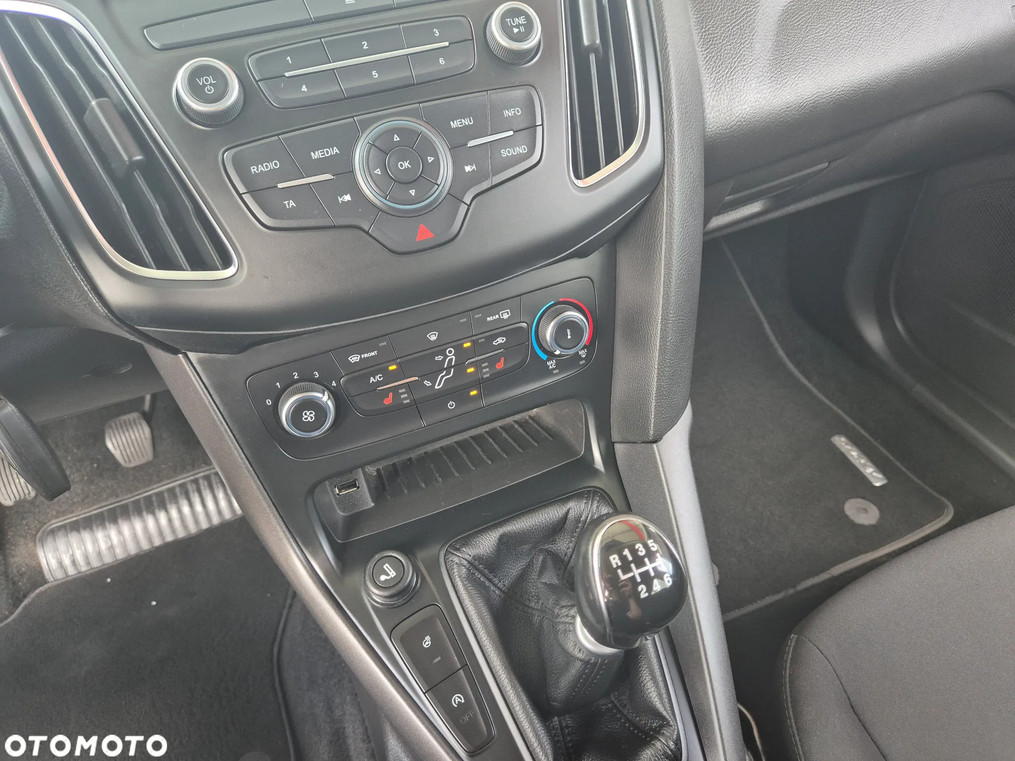 Ford Focus 1.0 EcoBoost Edition - 35