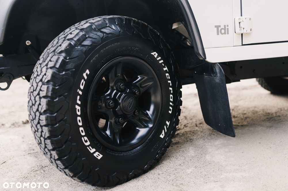 Land Rover Defender 2.5 TDI - 9