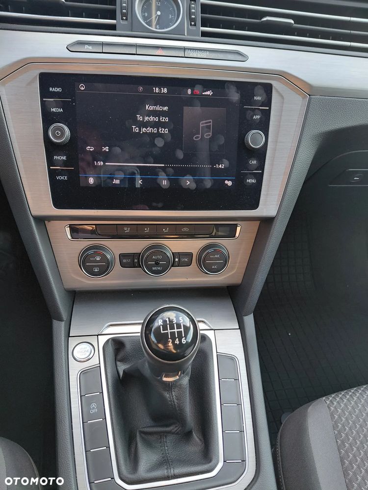 Volkswagen Passat - 22