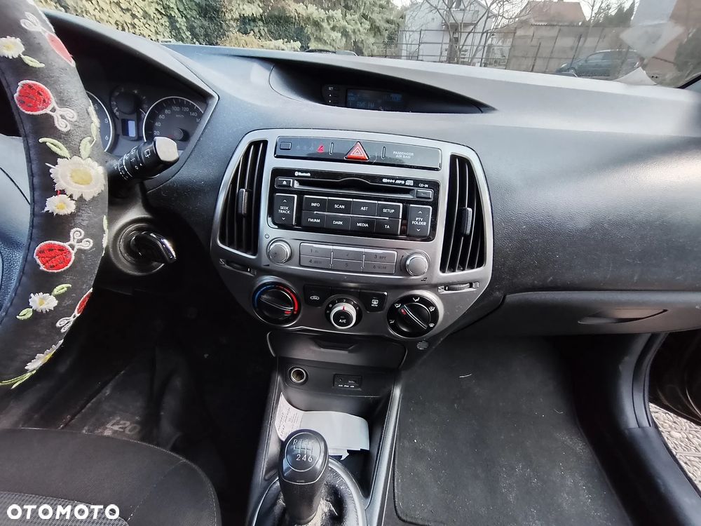 Hyundai i20 blue 1.1 CRDi Classic - 11