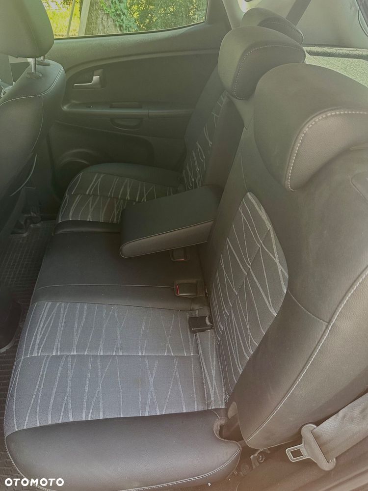 Kia Venga 1.4 Business Line - 8