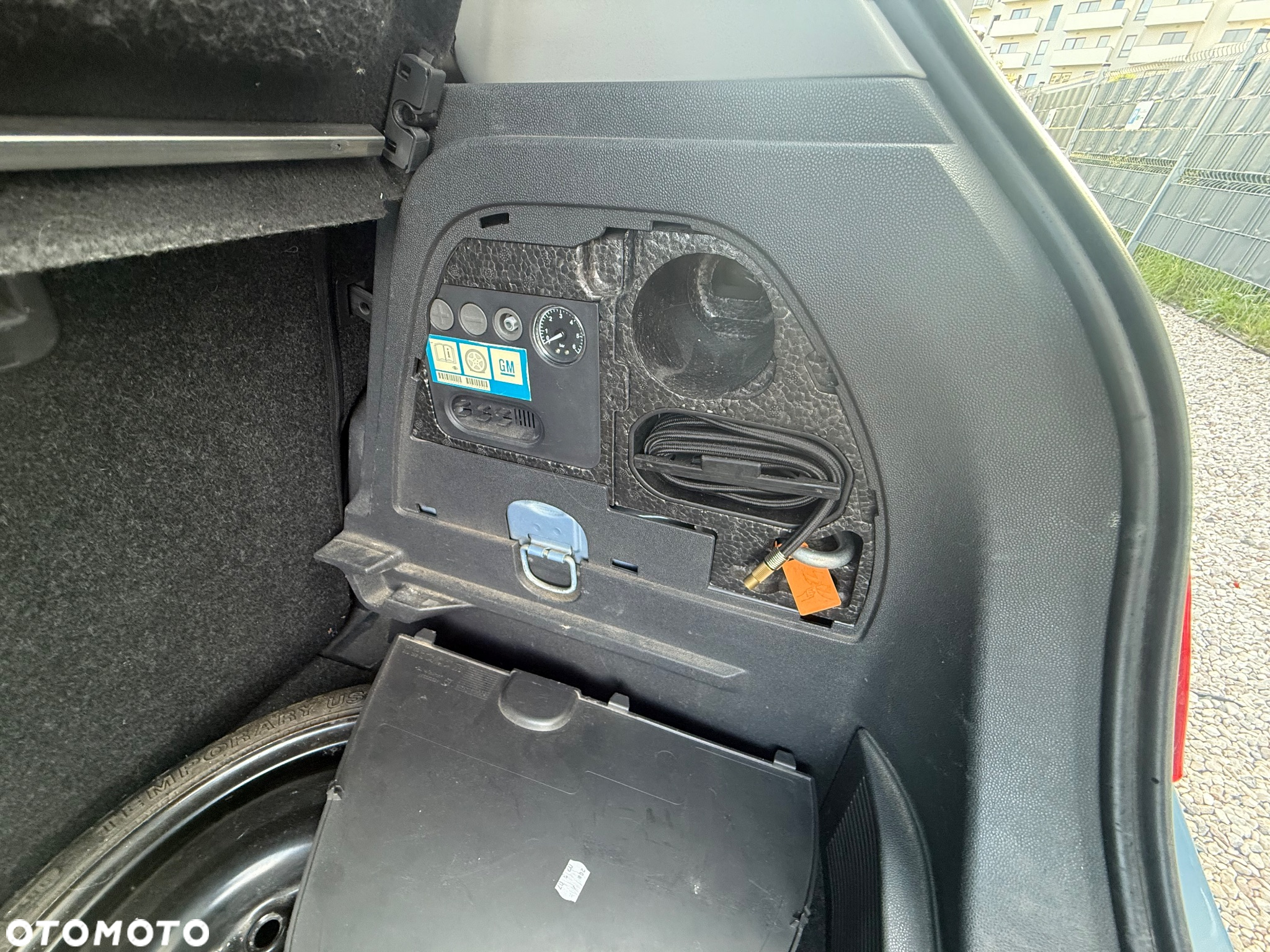 Opel Corsa 1.2 16V - 12