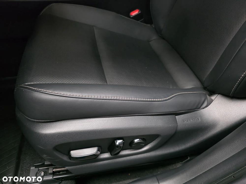 Lexus UX - 21