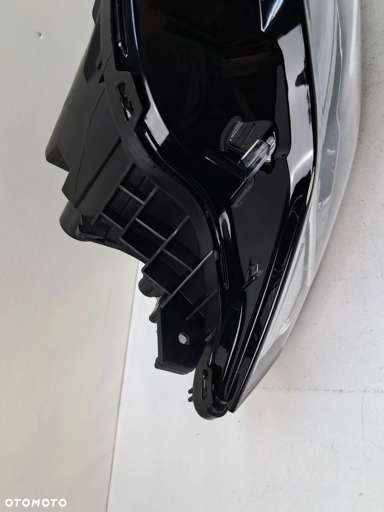 Reflektor Lewa strona Volvo XC90 32338952 - 9