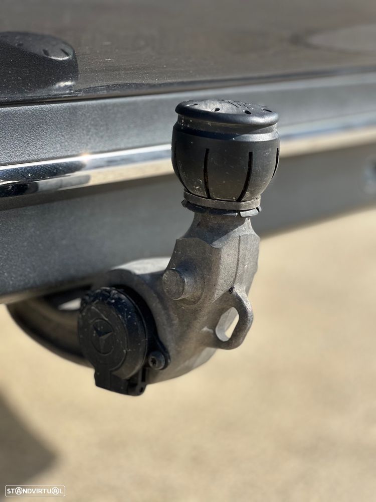 Mercedes-Benz E 300 de 4Matic T 9G-TRONIC - 36