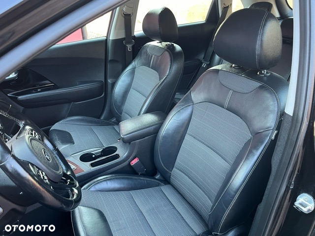 Kia Niro 1.6 GDI Hybrid L Business Line - 23