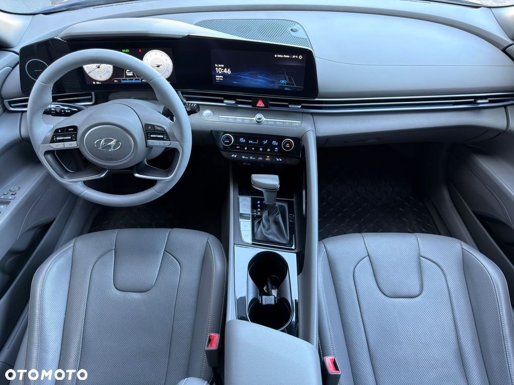 Hyundai Elantra 1.6 Executive CVT - 23