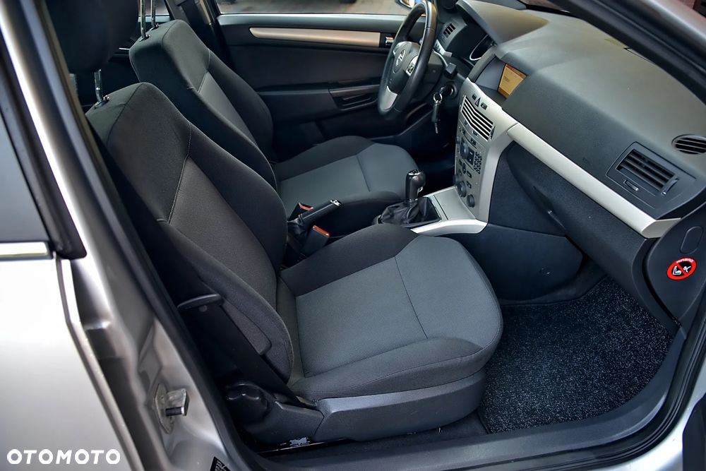Opel Astra 1.9 CDTI Cosmo - 30