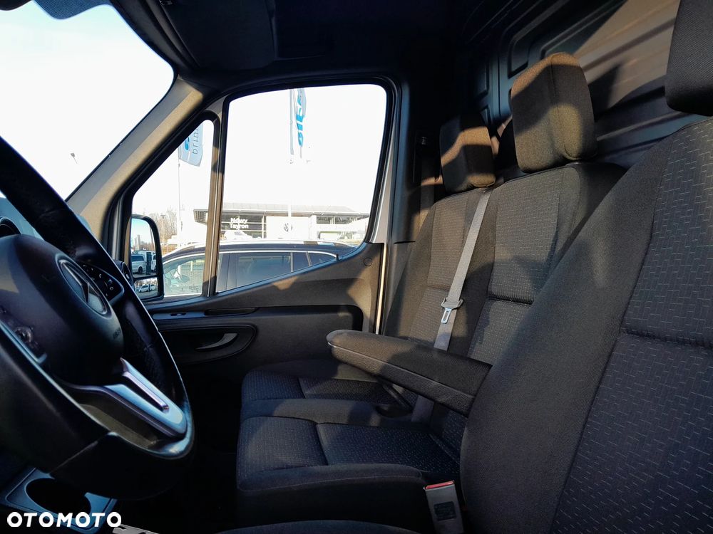 Mercedes-Benz Sprinter - 10